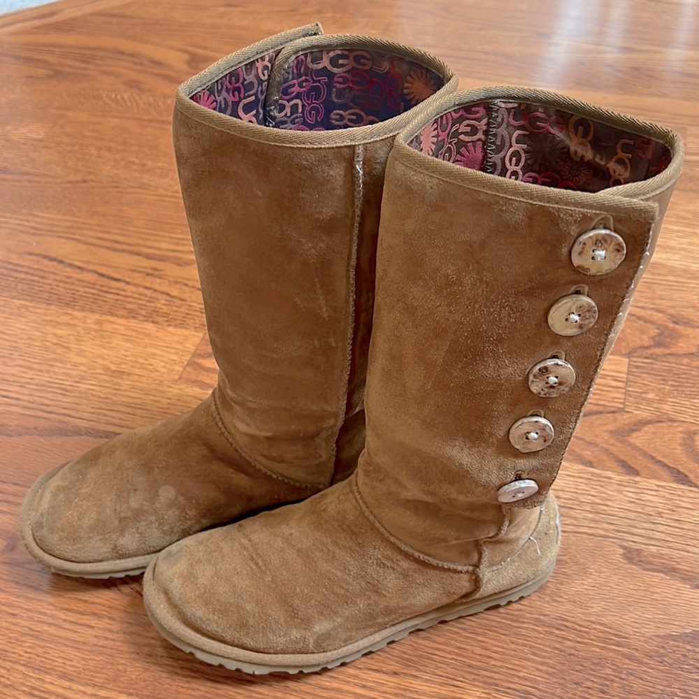Ugg Button-Up Boot, Size Us 6 - image 1